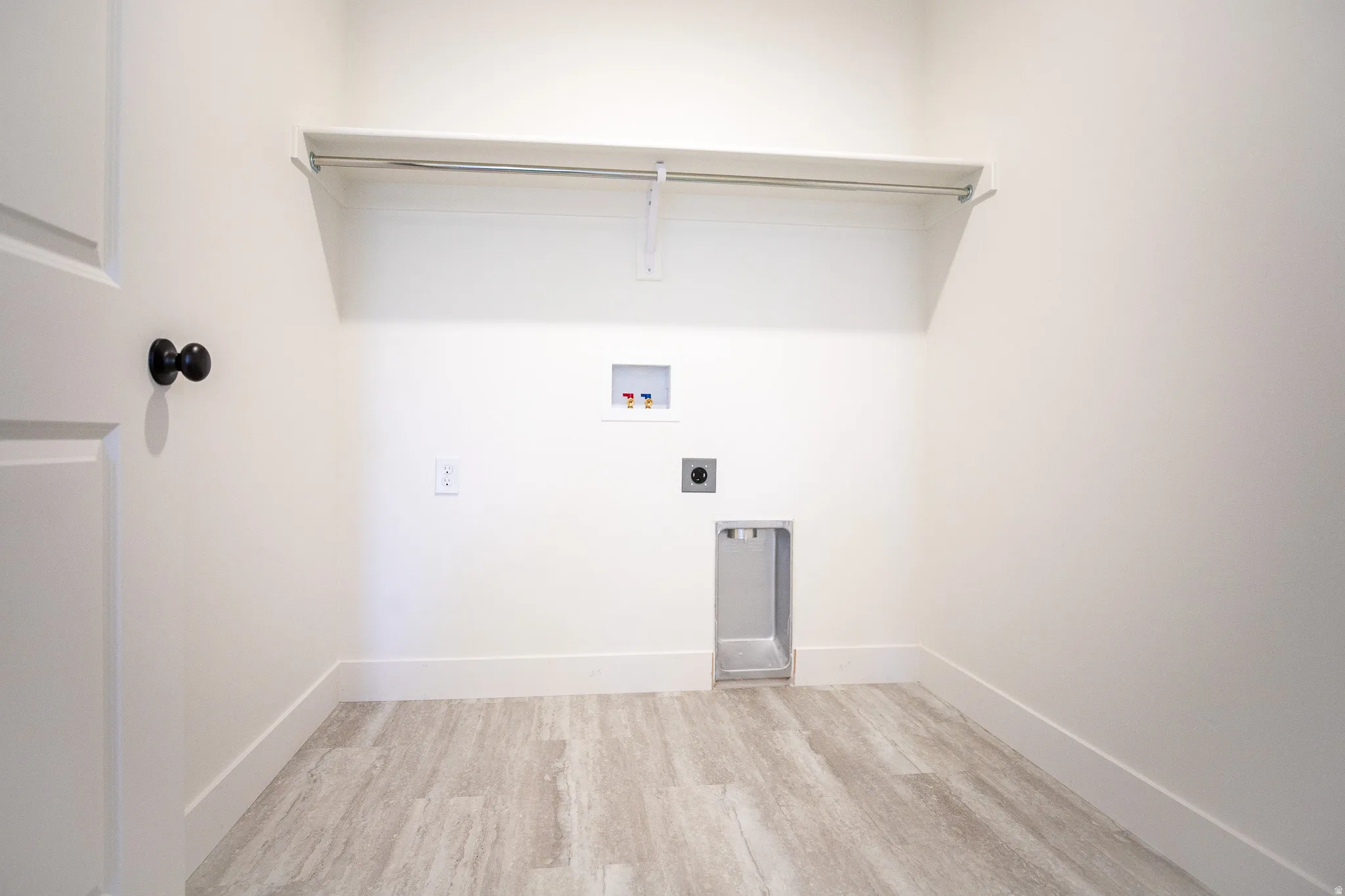 Full-size laundry room with washer/dryer hookups.