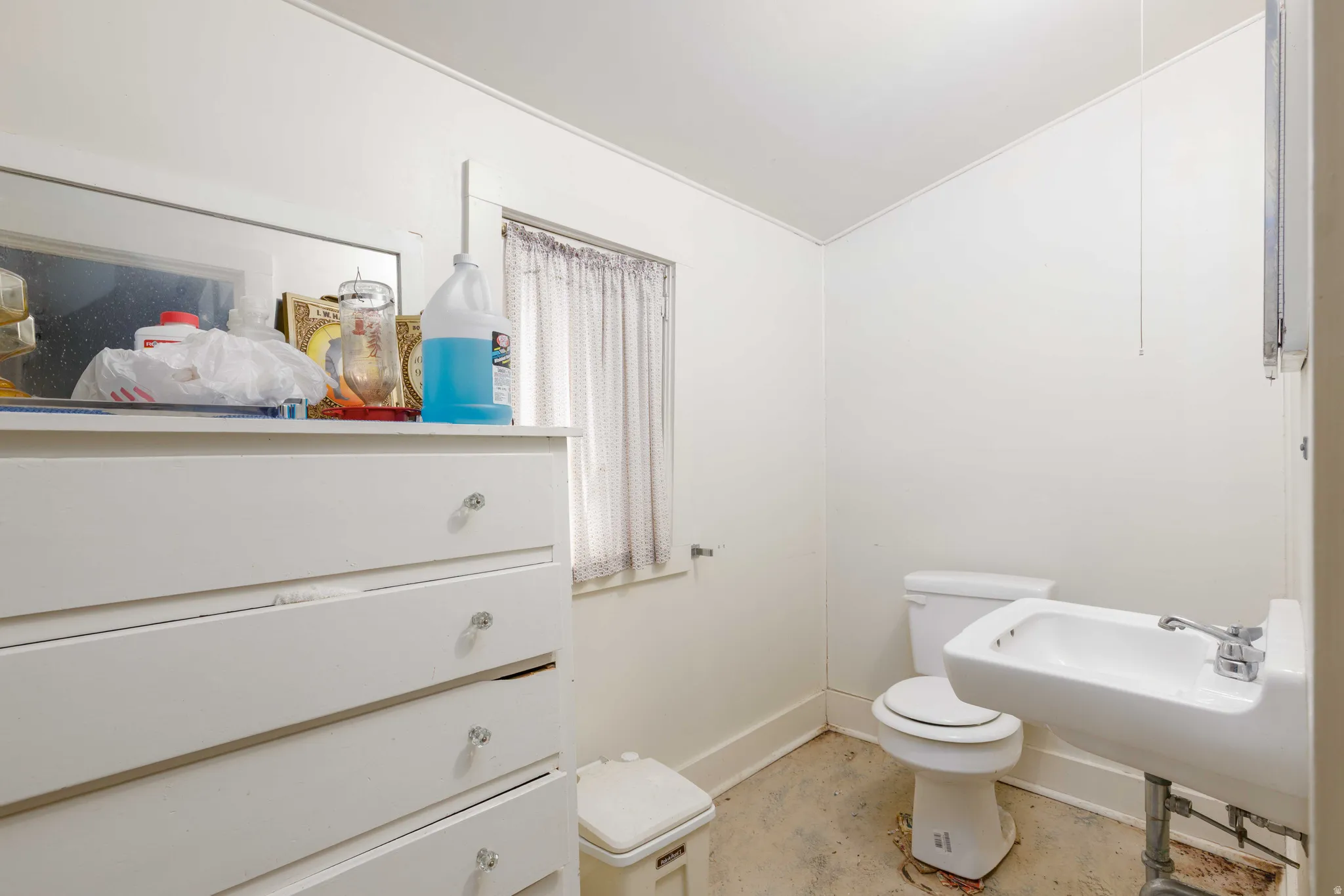 Image quality insufficient for description