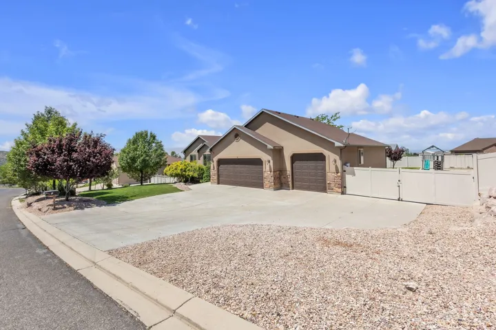 6 W Park Dr, Elk Ridge, Utah 84651