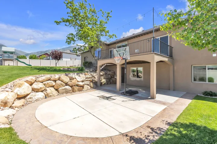 6 W Park Dr, Elk Ridge, Utah 84651