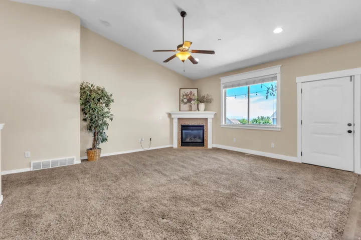 6 W Park Dr, Elk Ridge, Utah 84651