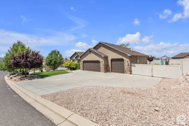 6 W Park Dr, Elk Ridge, Utah 84651
