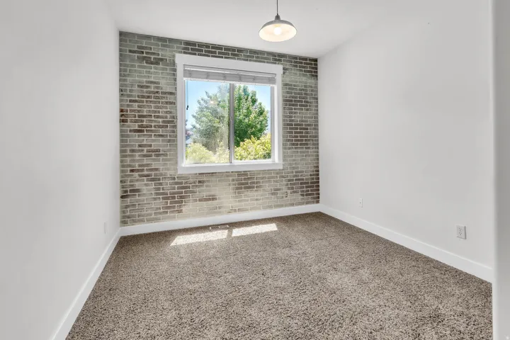 6 W Park Dr, Elk Ridge, Utah 84651