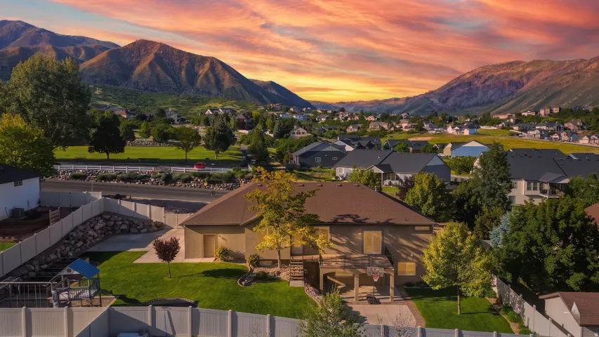 6 W Park Dr, Elk Ridge, Utah 84651