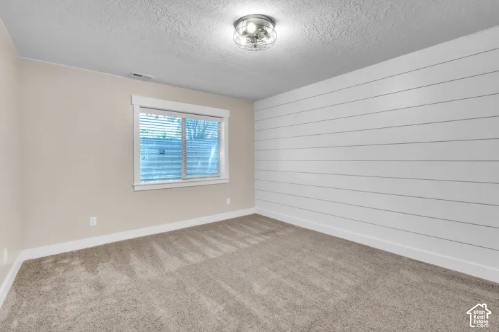 6 W Park Dr, Elk Ridge, Utah 84651