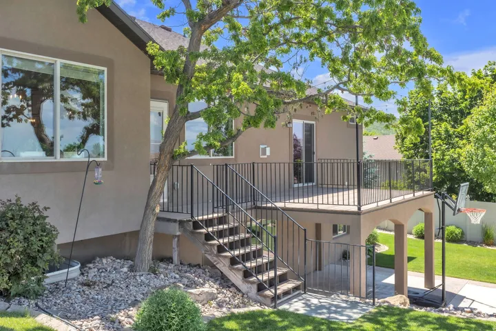 6 W Park Dr, Elk Ridge, Utah 84651