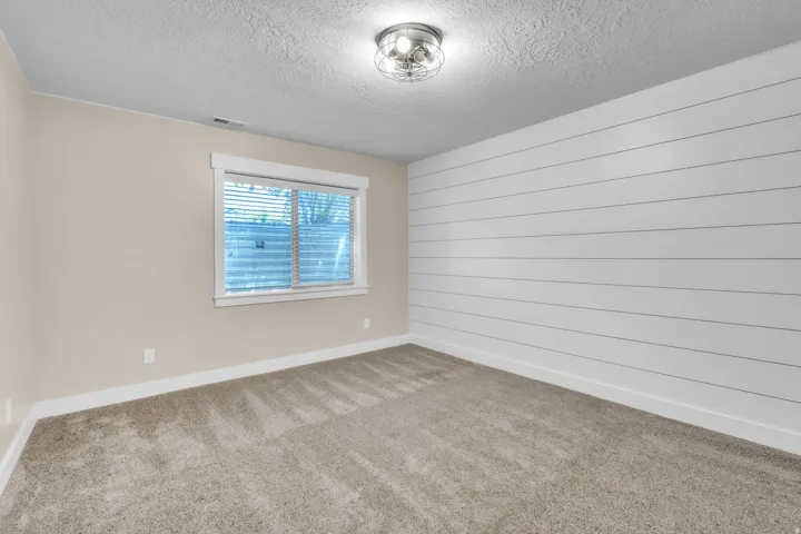 6 W Park Dr, Elk Ridge, Utah 84651