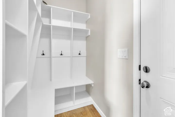6 W Park Dr, Elk Ridge, Utah 84651