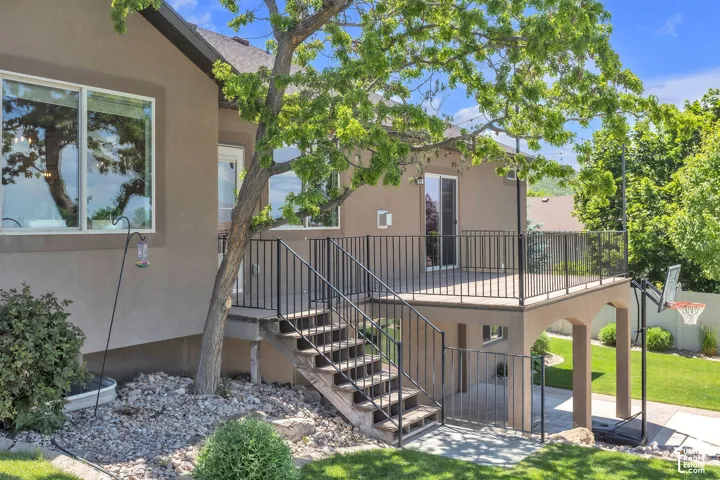 6 W Park Dr, Elk Ridge, Utah 84651