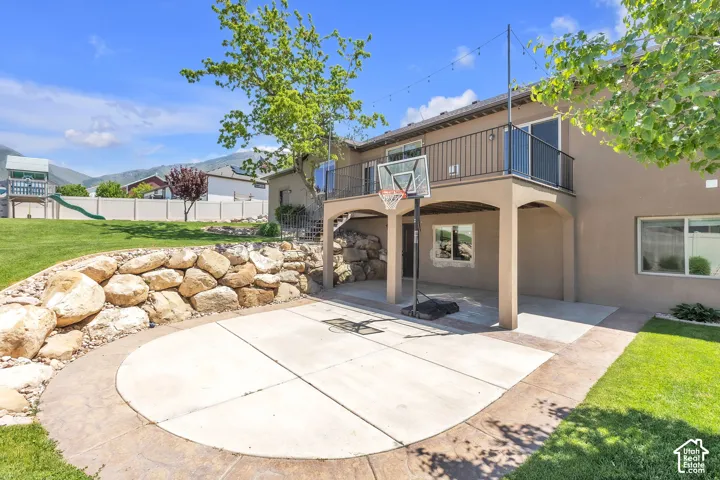 6 W Park Dr, Elk Ridge, Utah 84651