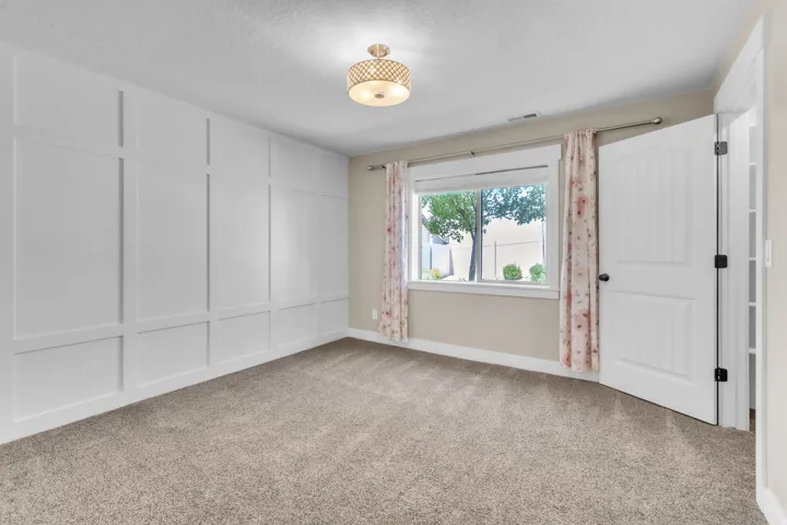 6 W Park Dr, Elk Ridge, Utah 84651