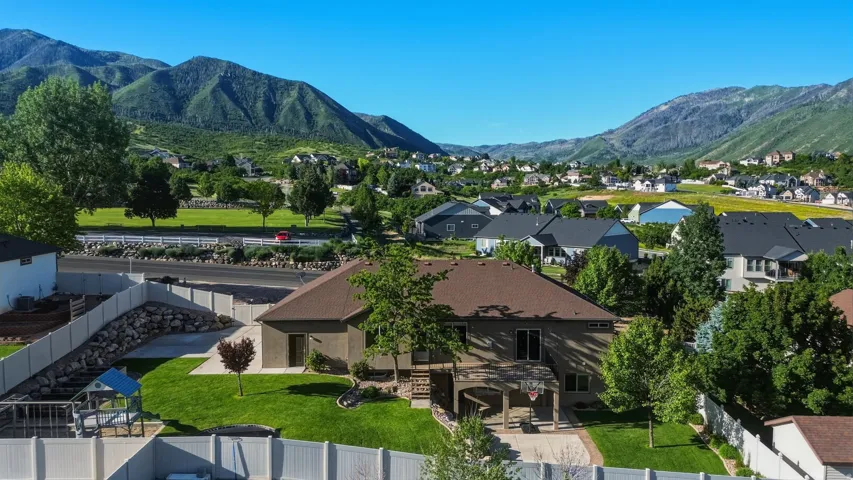 6 W Park Dr, Elk Ridge, Utah 84651