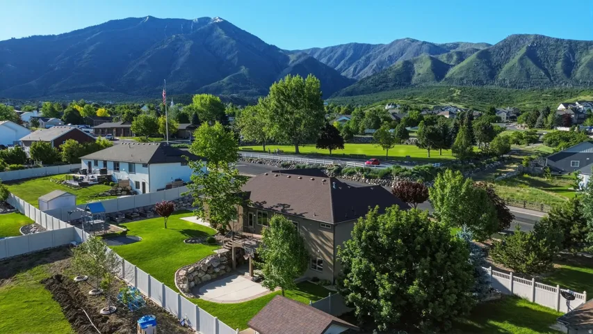 6 W Park Dr, Elk Ridge, Utah 84651
