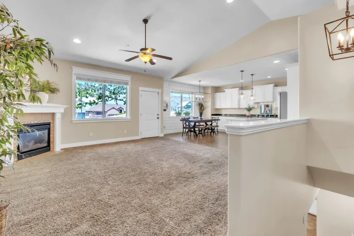 6 W Park Dr, Elk Ridge, Utah 84651