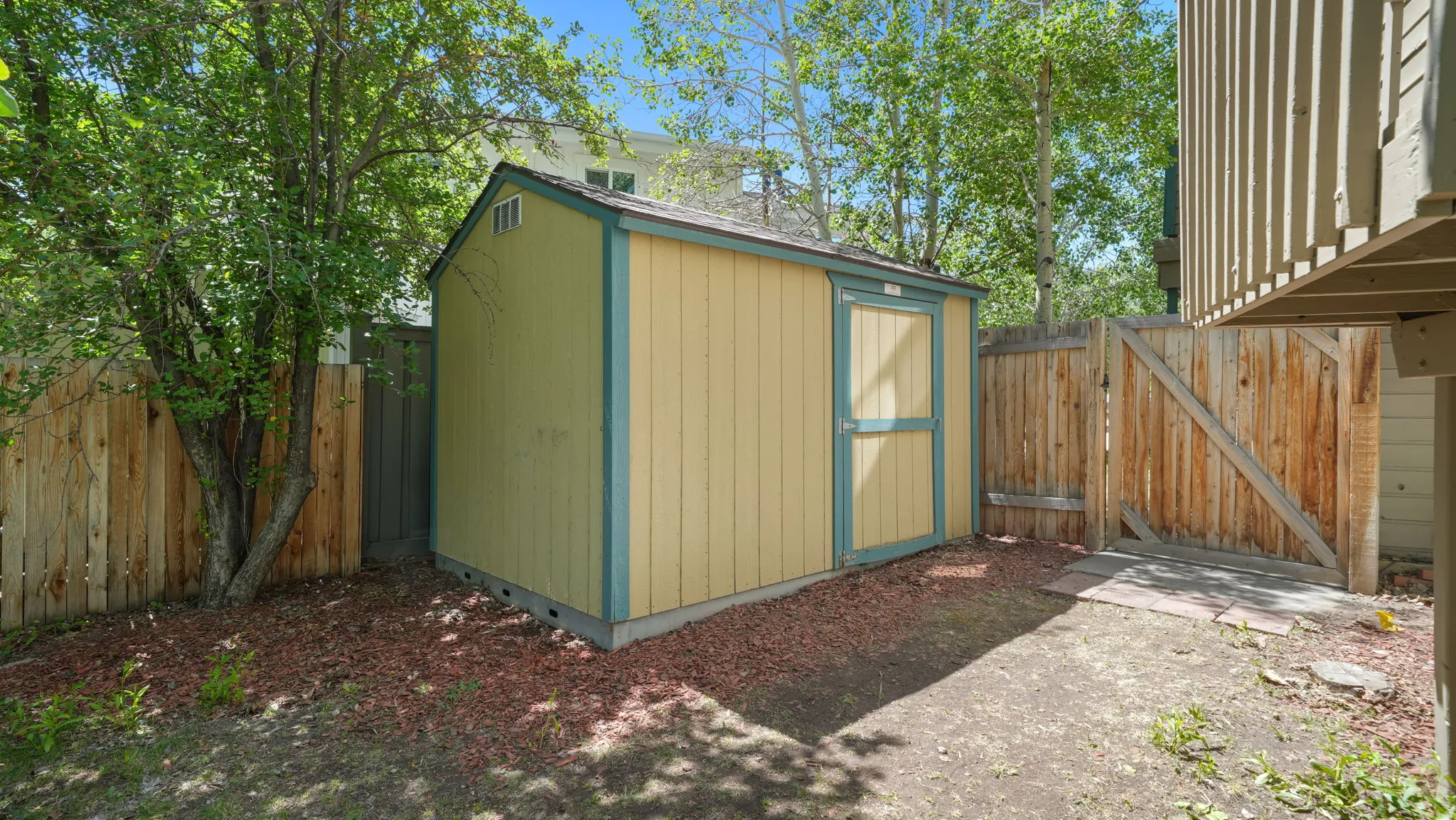 Outdoor structure