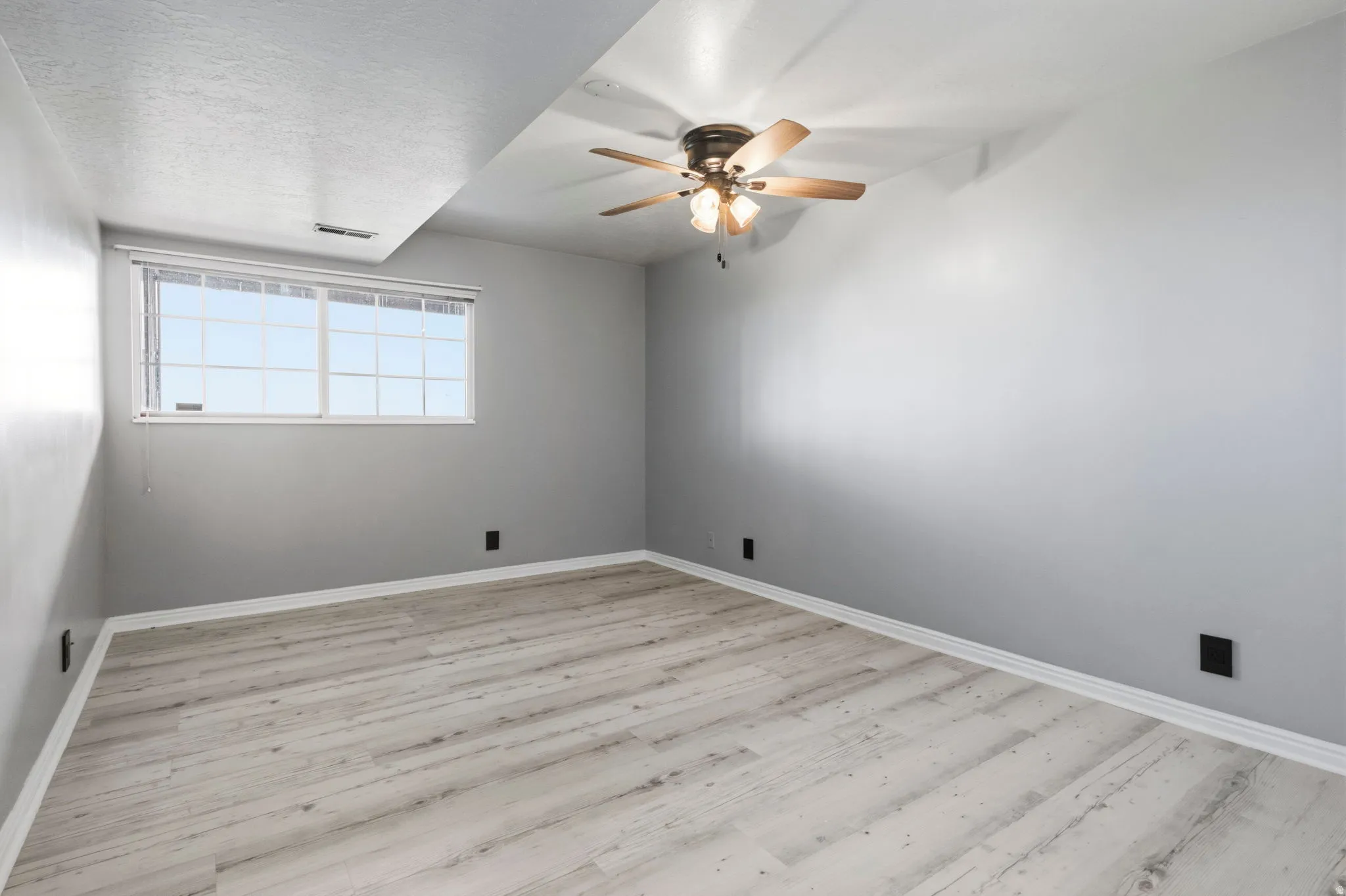 Recessed ceiling with a flush-mount ceiling fan and integrated lighting