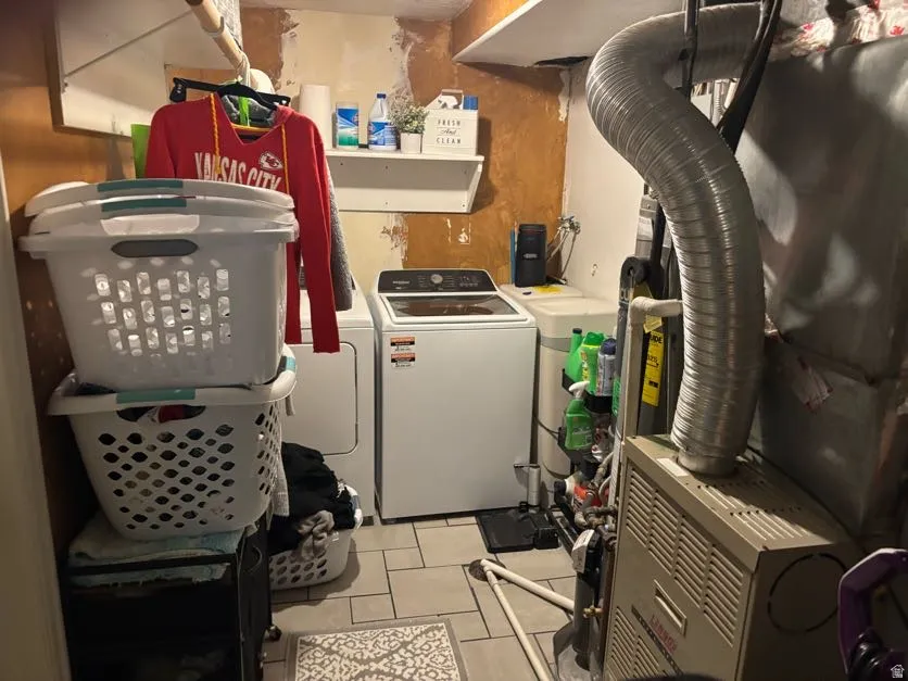 Laundry area with hanging space