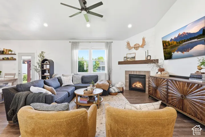 Living area featuring wood-finish flooring, recessed lighting, and a ceiling fan