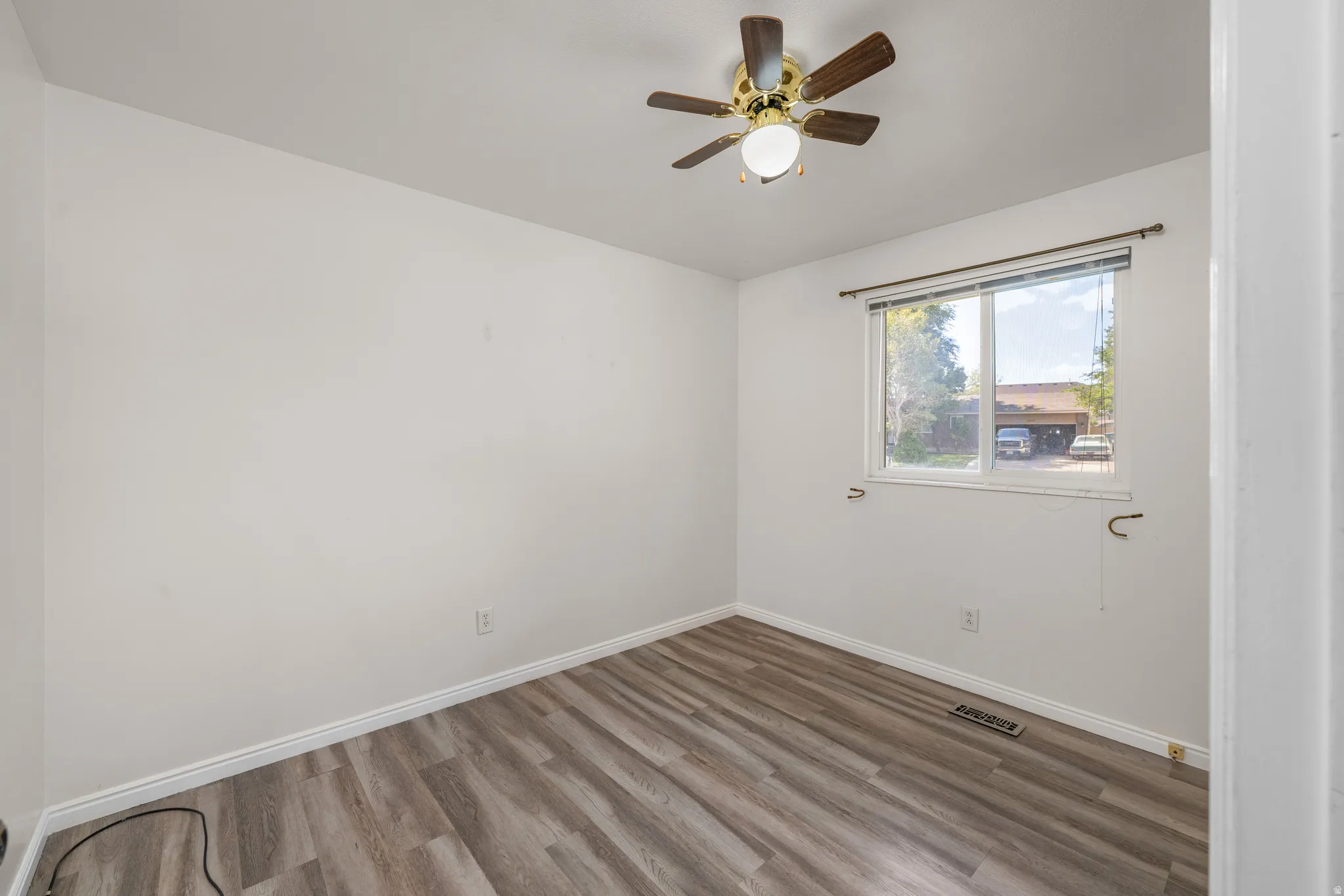 Neutral interior room with wood-finish flooring