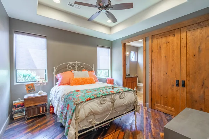 Tray ceiling with recessed lighting and a ceiling fan