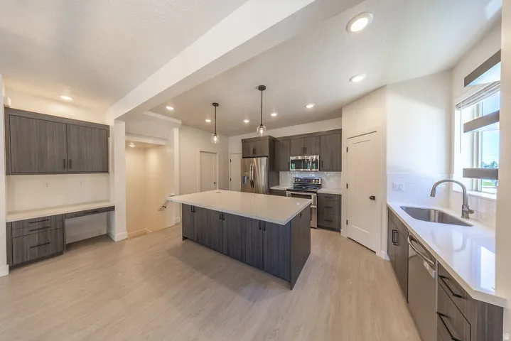 1878 W Springwater Ln, Vineyard, Utah 84059