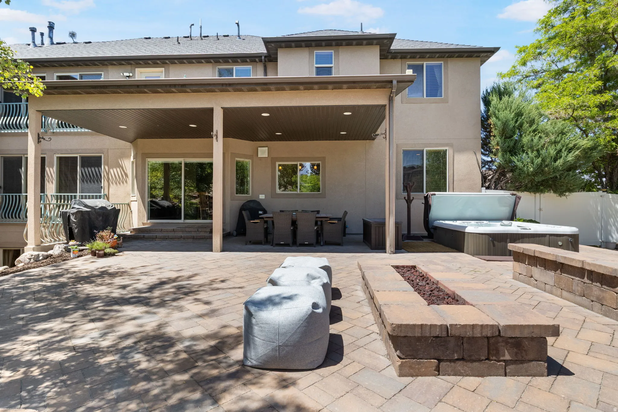 Large sliding doors lead out to covered and uncovered outdoor entertaining.