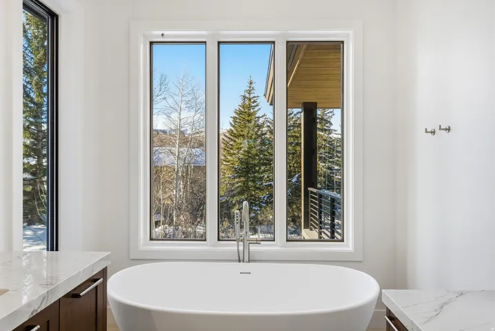 Freestanding soaking tub with floor-mounted faucet