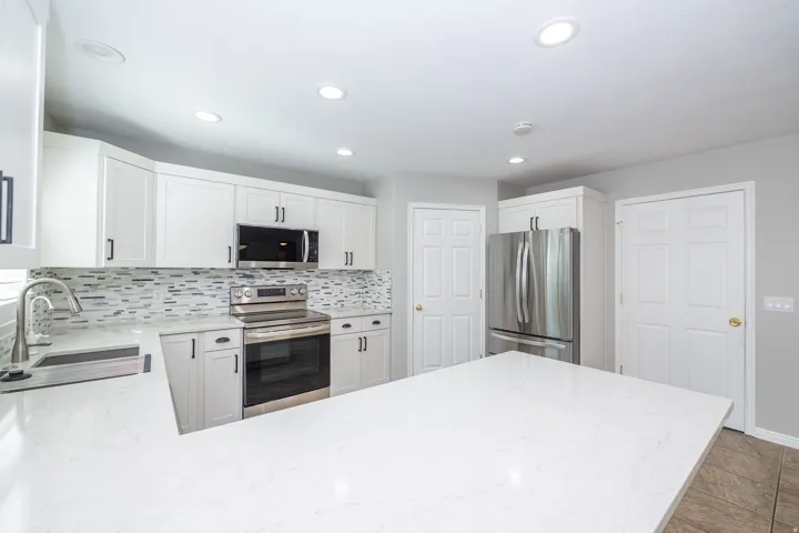 936 S Davis Creek Ln, Farmington, Utah 84025