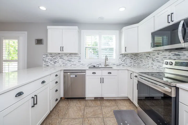 936 S Davis Creek Ln, Farmington, Utah 84025