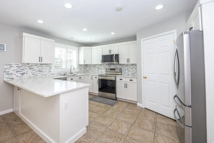 936 S Davis Creek Ln, Farmington, Utah 84025