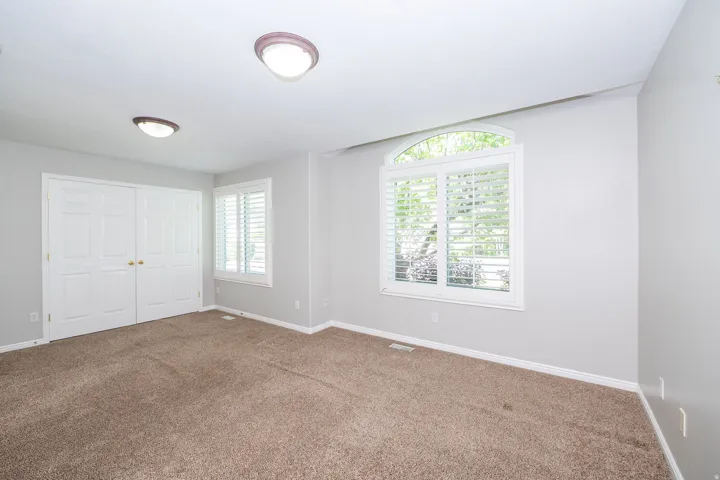 936 S Davis Creek Ln, Farmington, Utah 84025