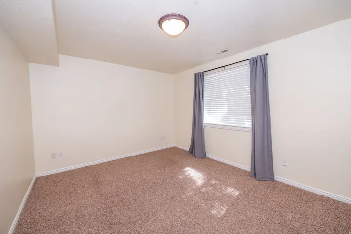 936 S Davis Creek Ln, Farmington, Utah 84025