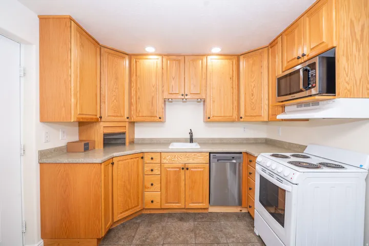 936 S Davis Creek Ln, Farmington, Utah 84025