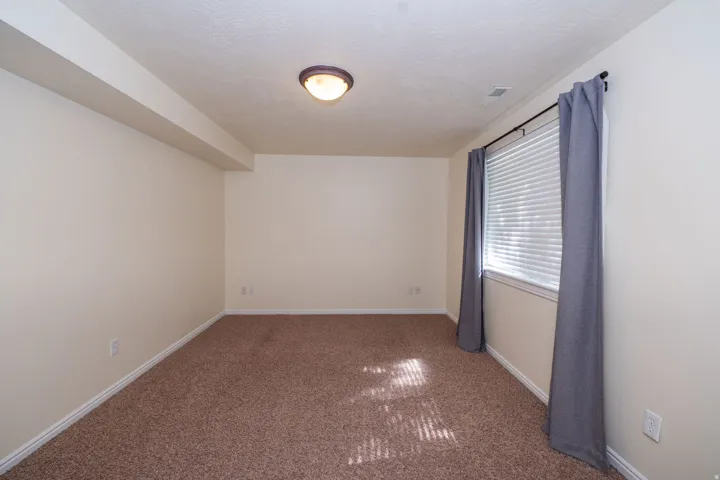 936 S Davis Creek Ln, Farmington, Utah 84025