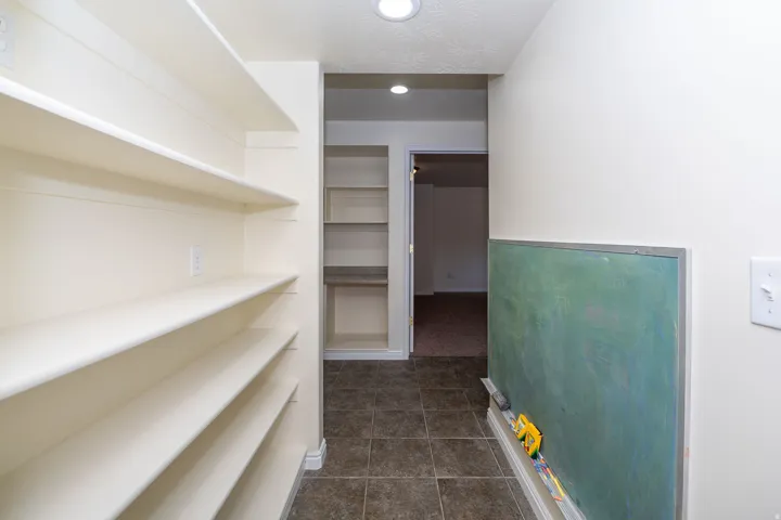 936 S Davis Creek Ln, Farmington, Utah 84025