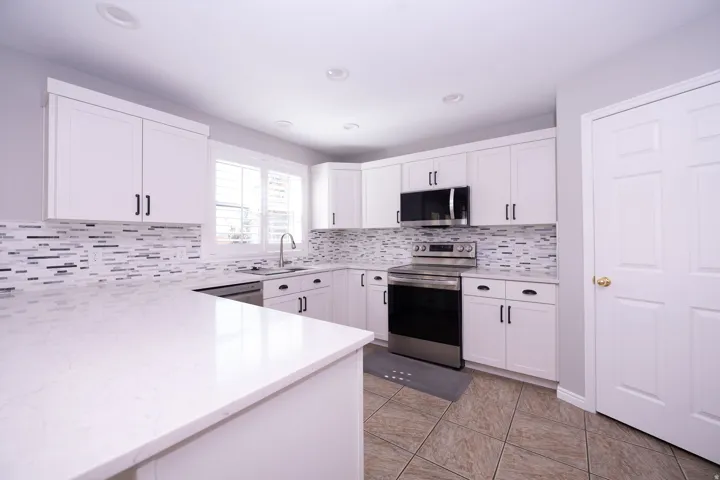 936 S Davis Creek Ln, Farmington, Utah 84025