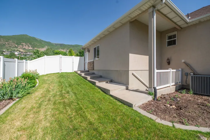 936 S Davis Creek Ln, Farmington, Utah 84025