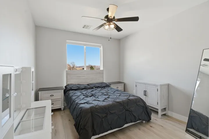 Neutral wall tones throughout