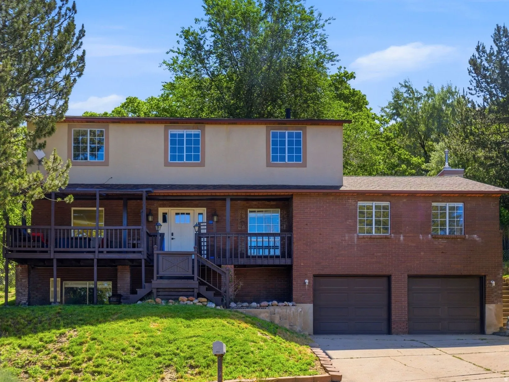 Oversized 2-car garage