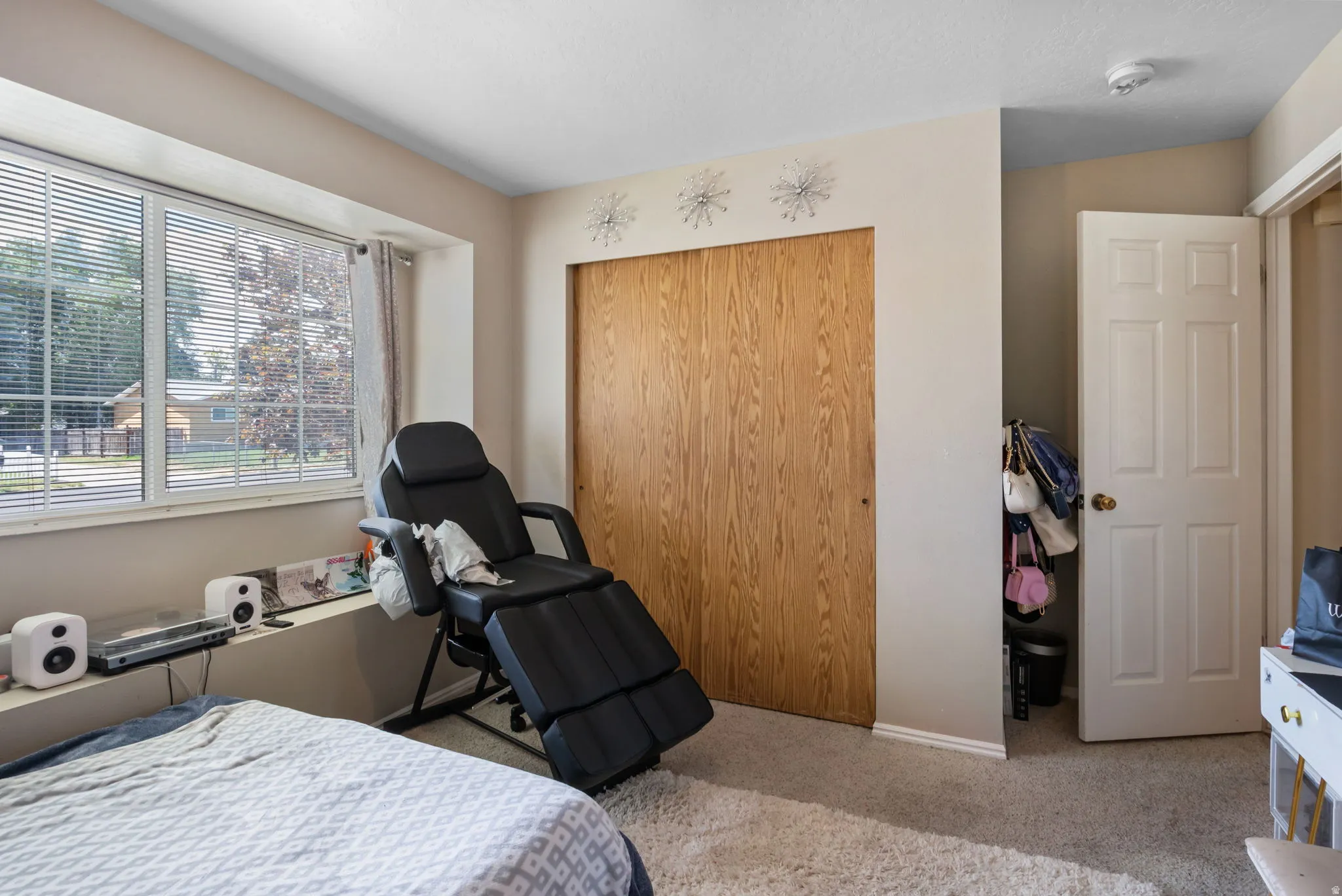 Bay window with horizontal blinds