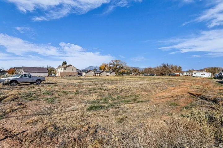 Expansive flat parcel with natural ground cover, providing a clear building envelope