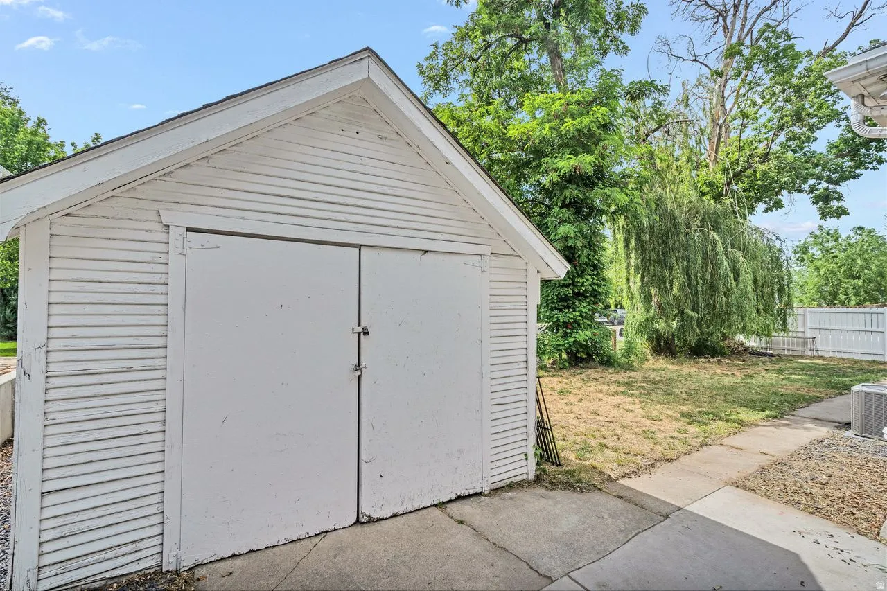 Detached one car garage