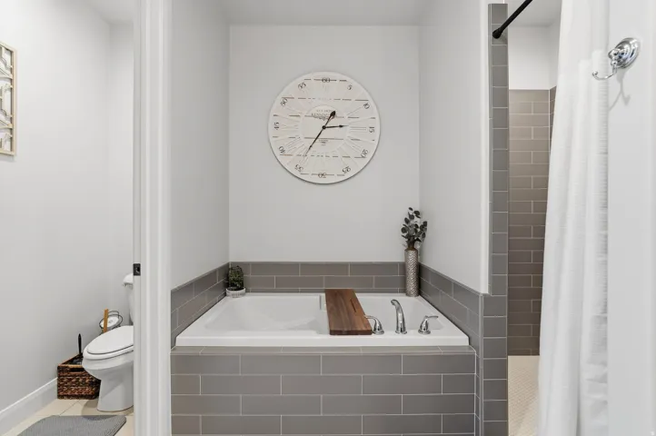 Soaker tub