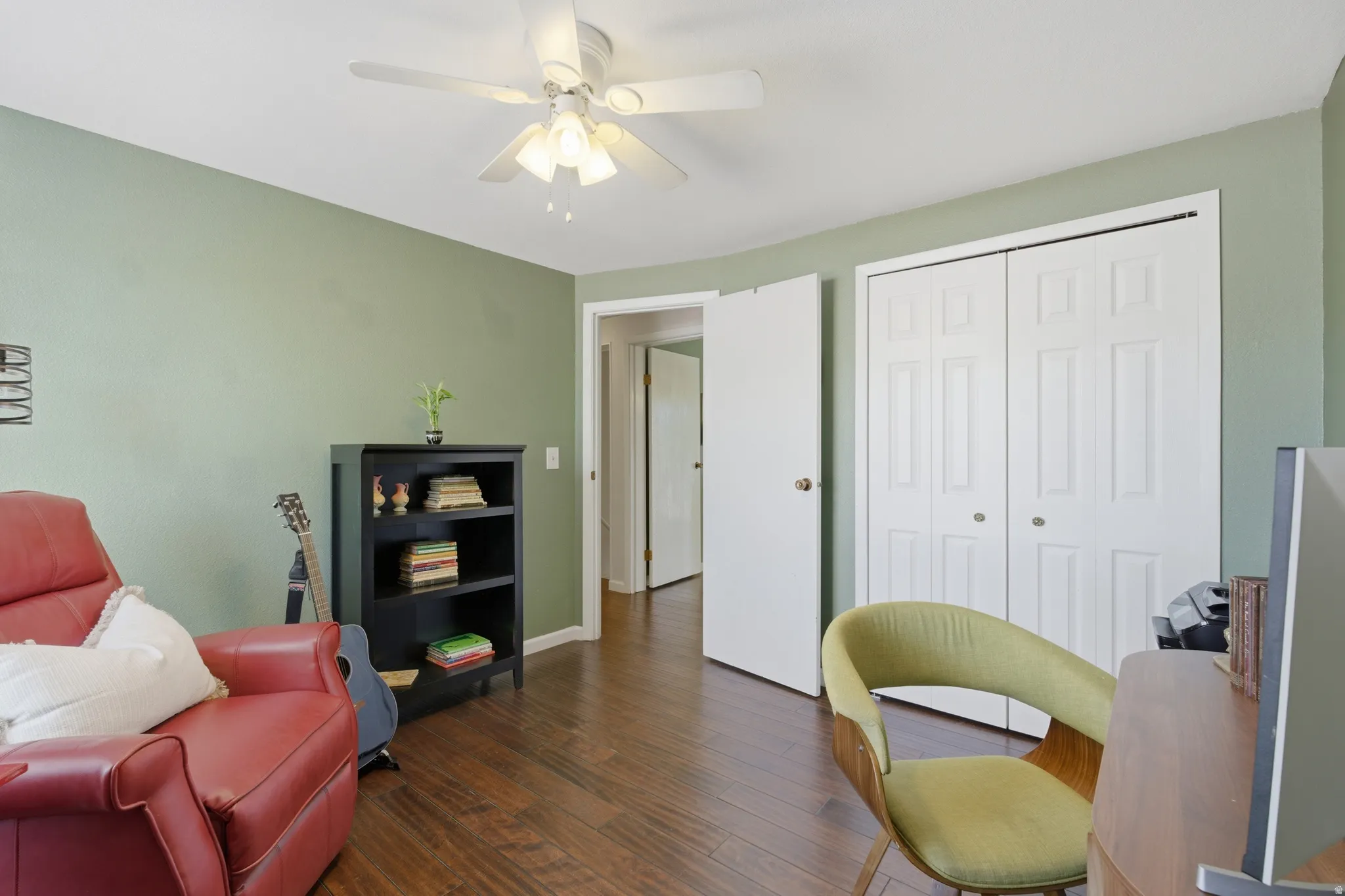 Bedroom/Office featuring wood flooring, a ceiling fan, and a closet
