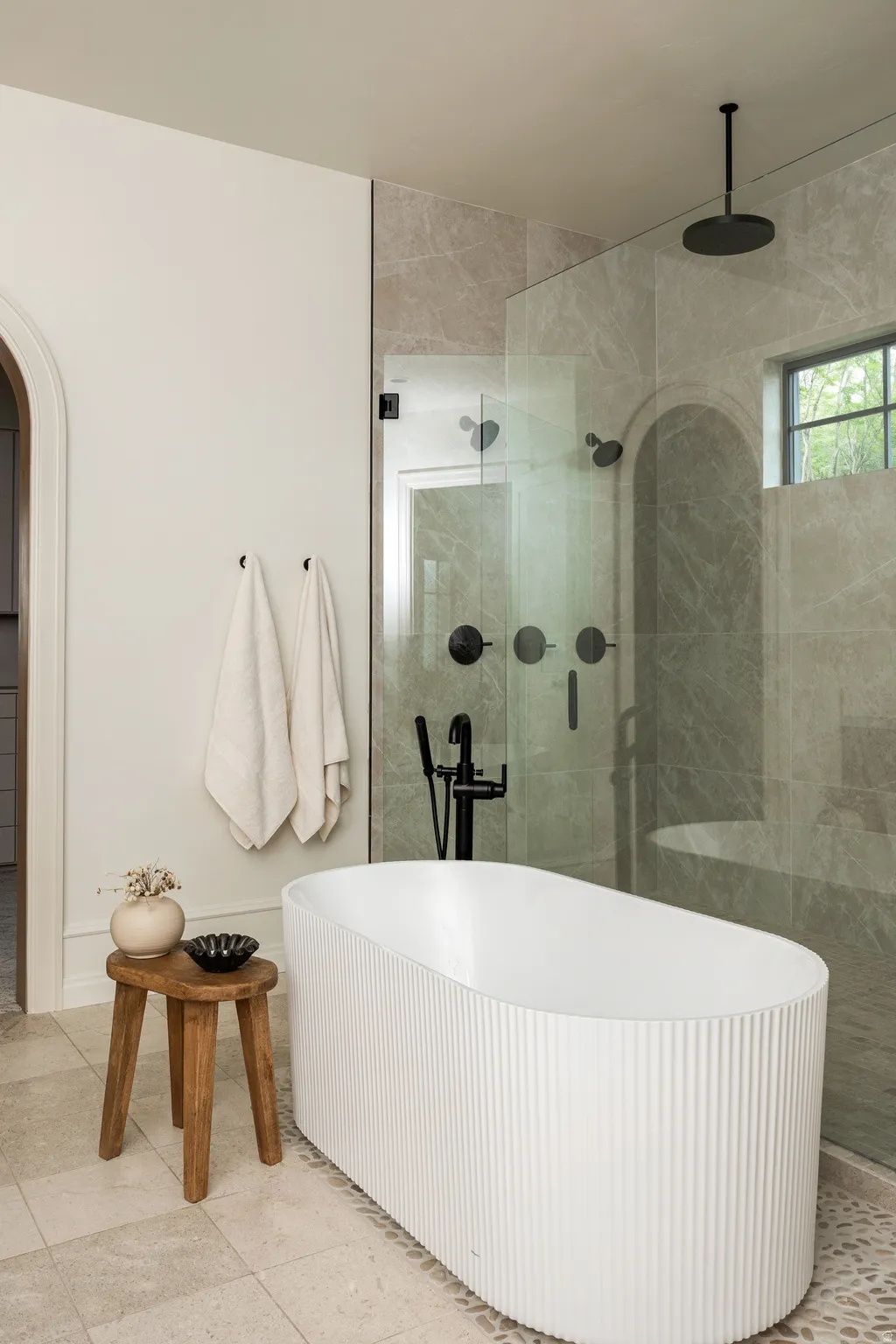 Freestanding soaking tub with vertical fluted detailing