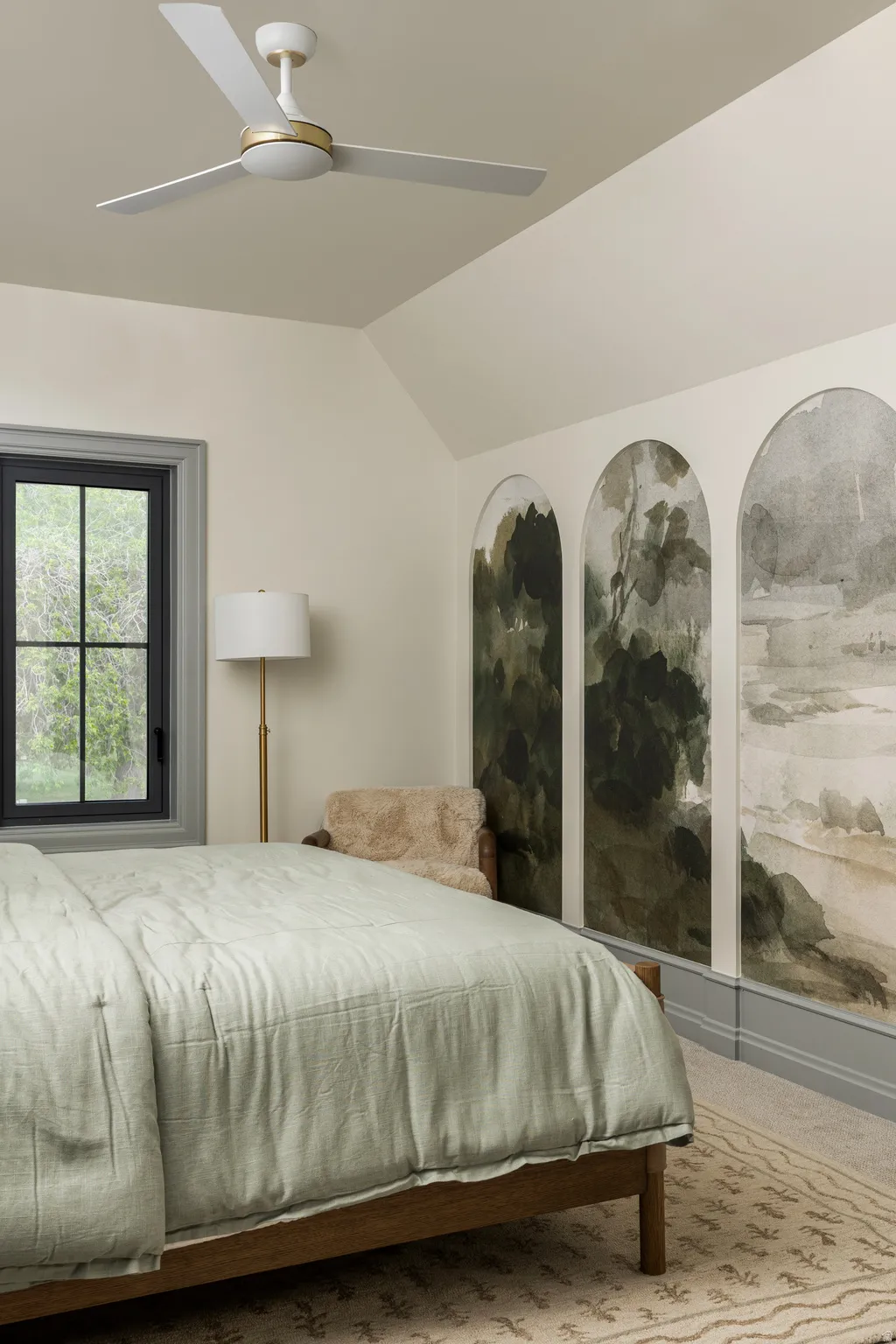 Vaulted ceiling featuring a ceiling fan with integrated lighting