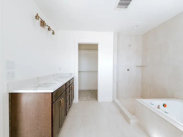 Dual vanity with undermount sinks and light-toned countertops