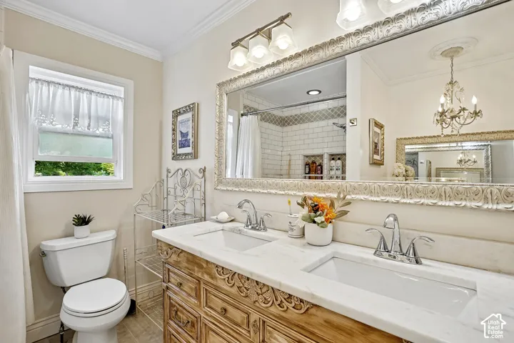 Double vanity with integrated sinks and a white countertop