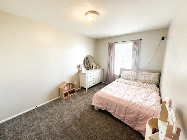 Neutral wall tones throughout