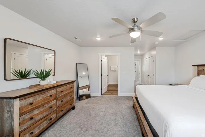 Spacious room featuring plush carpeting, a ceiling fan with integrated lighting, and recessed ceiling lights